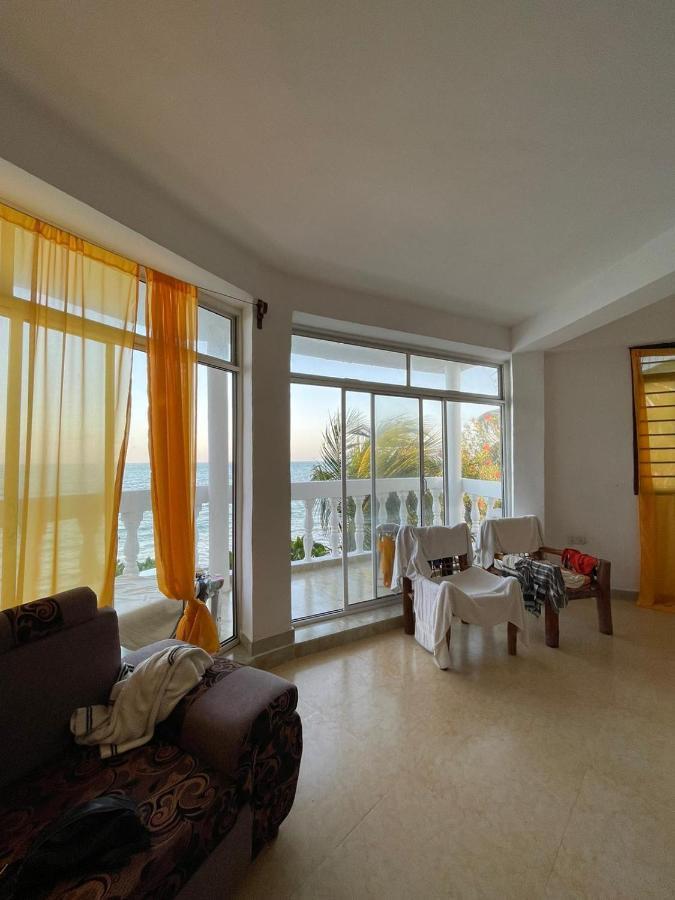Mina Beachhouse