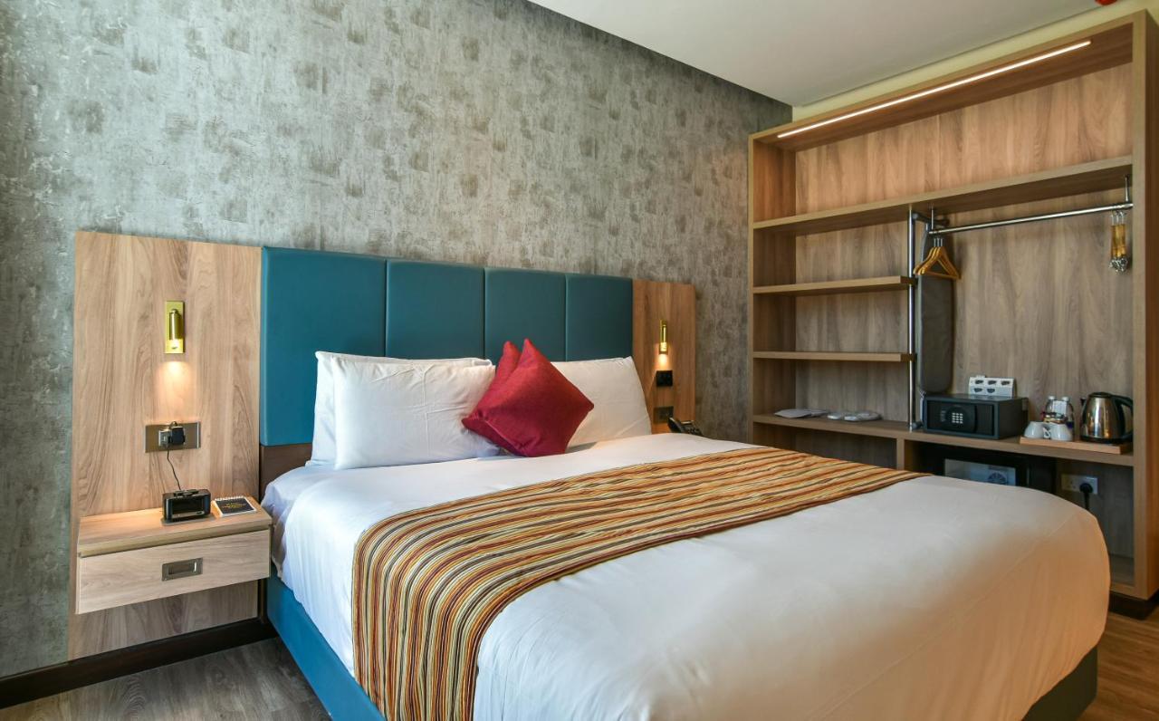 Hotel Golden Tulip Airport &