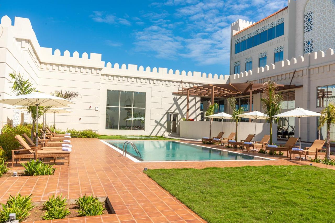 Hotel Golden Tulip Airport & 4*
