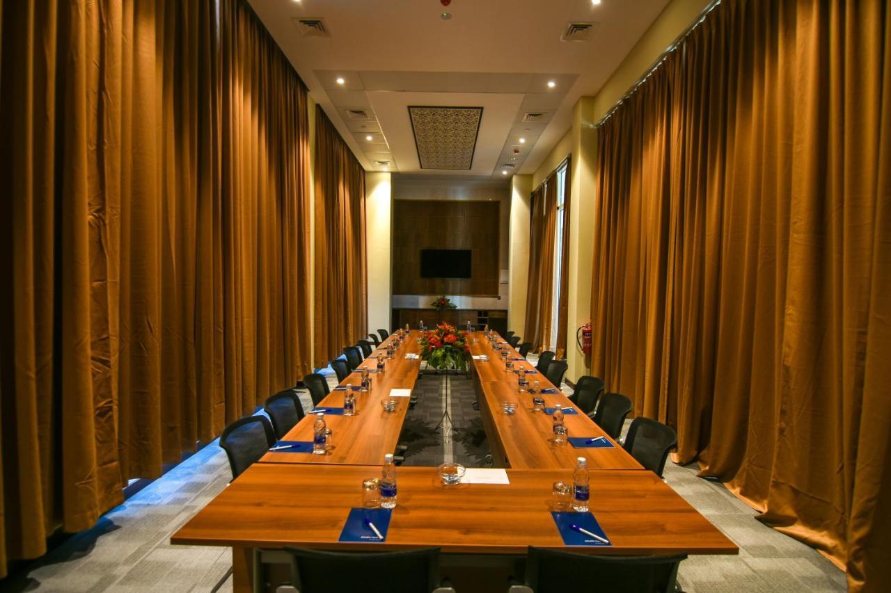 Hotel Golden Tulip Airport & 4*