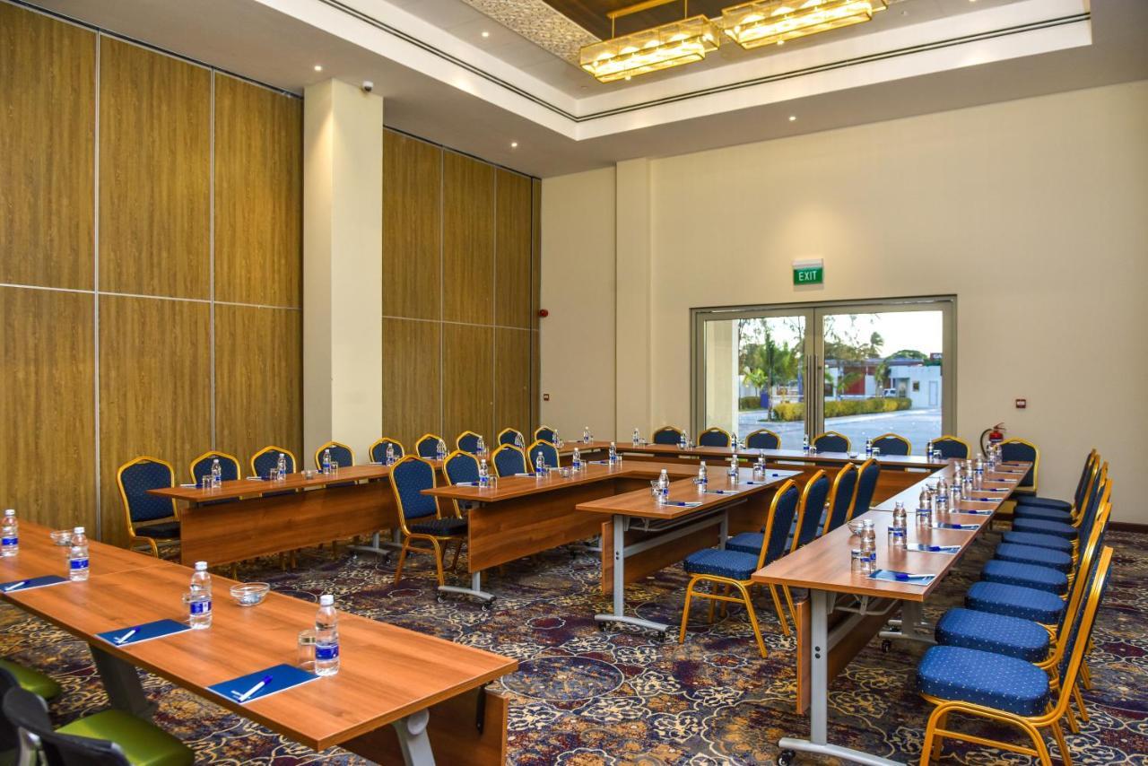 Hotel Golden Tulip Airport &