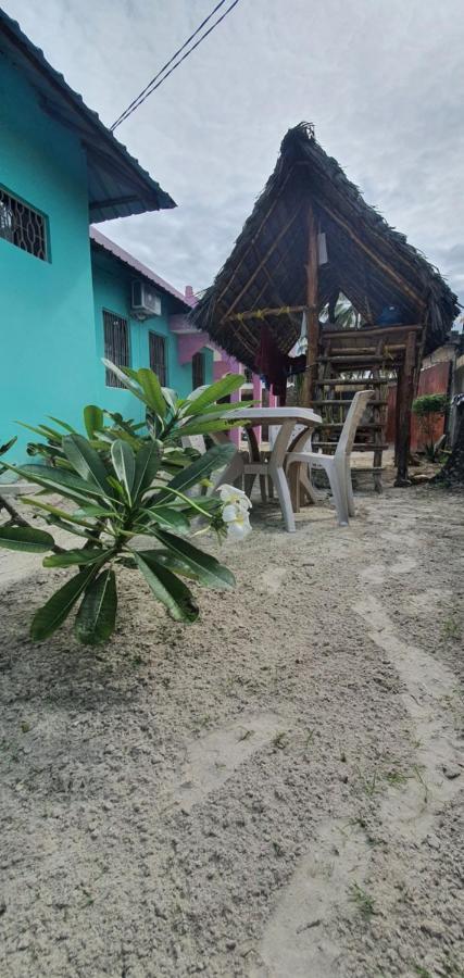 Utulivu House Bed & Breakfast Paje