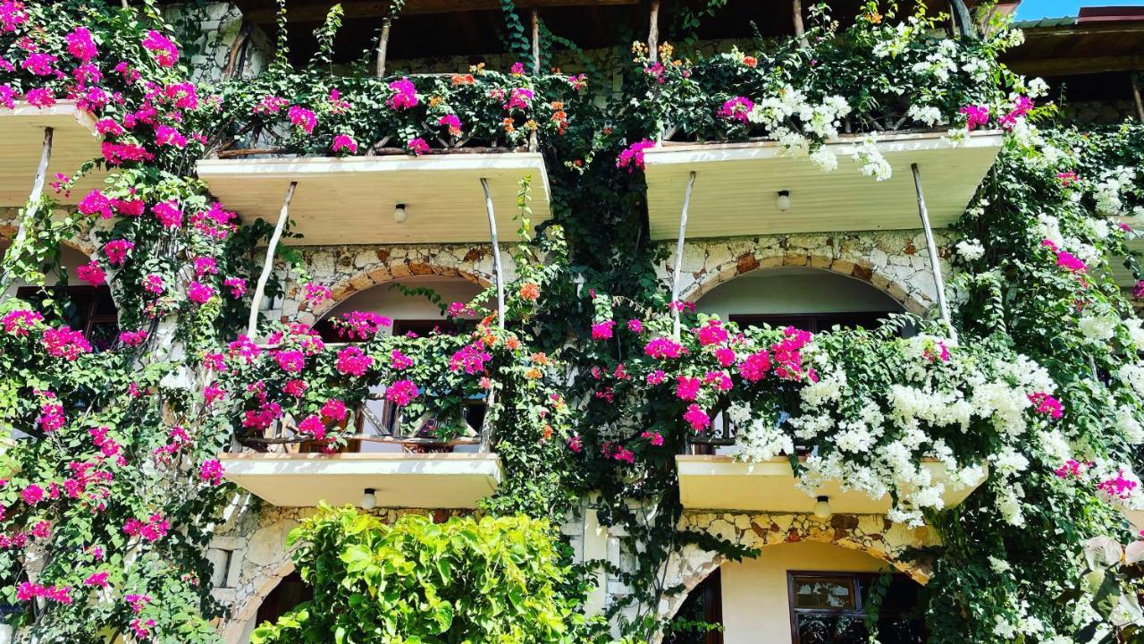 Palumboreef Resort Uroa
