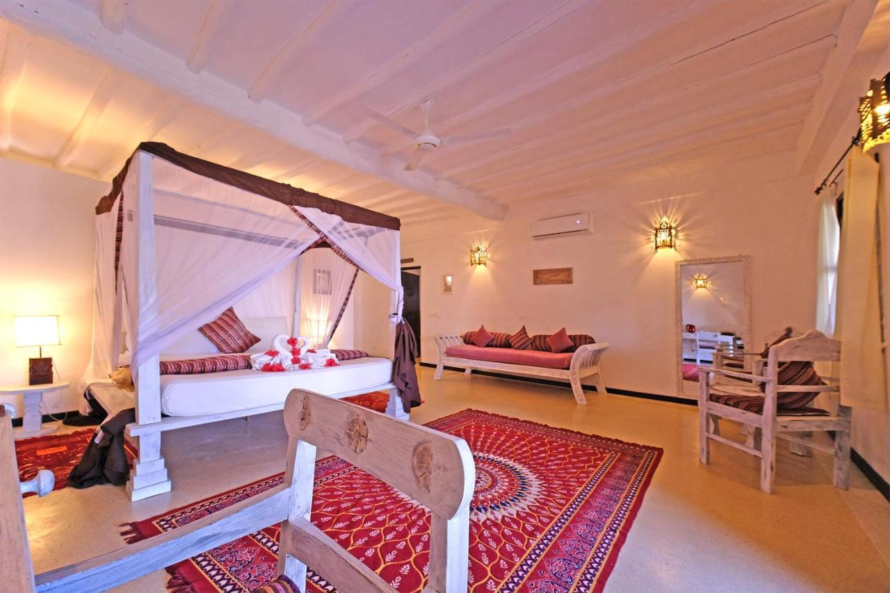 Bay Hotel Pongwe