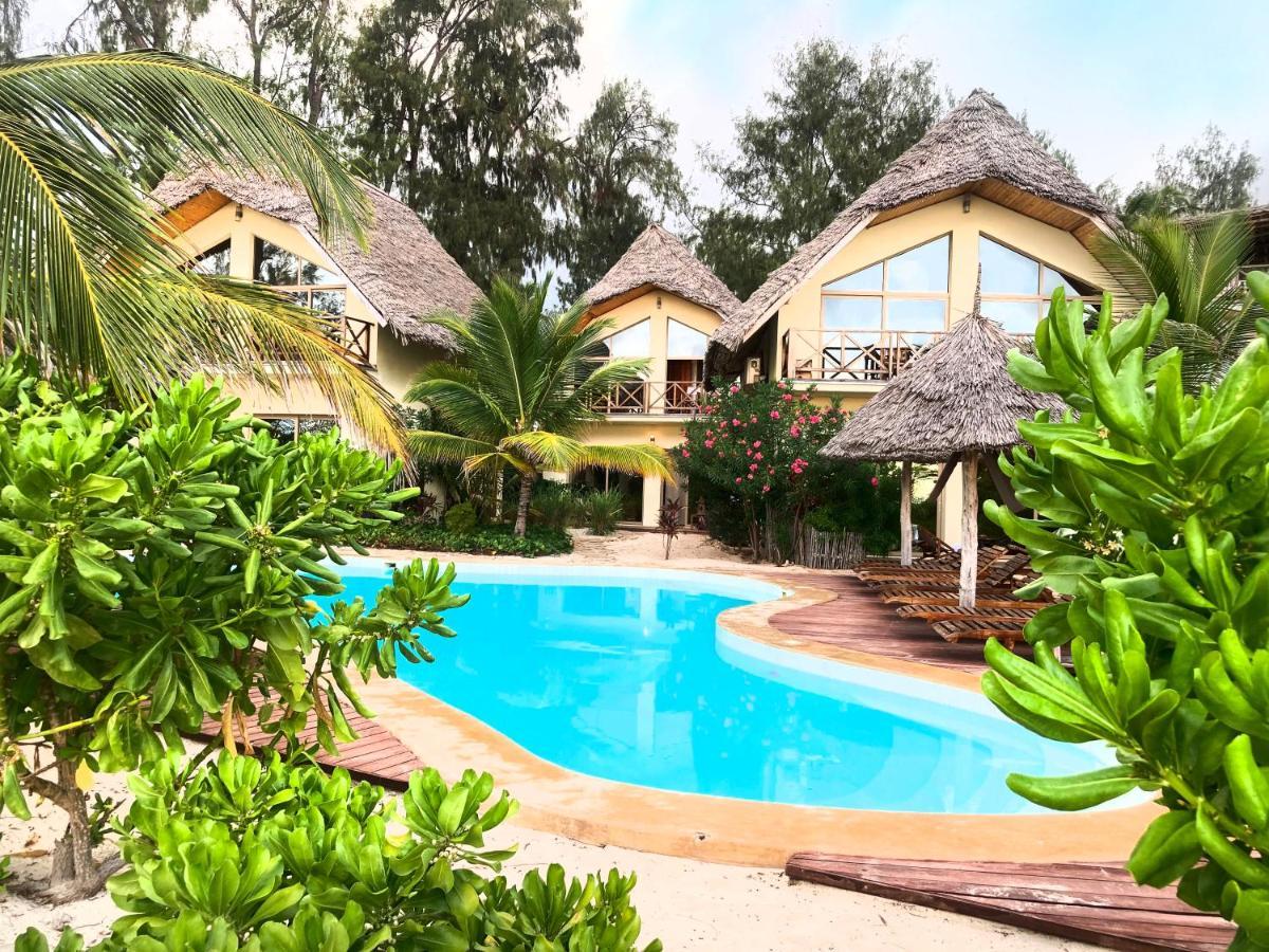 Hotel Clove Island & 4*