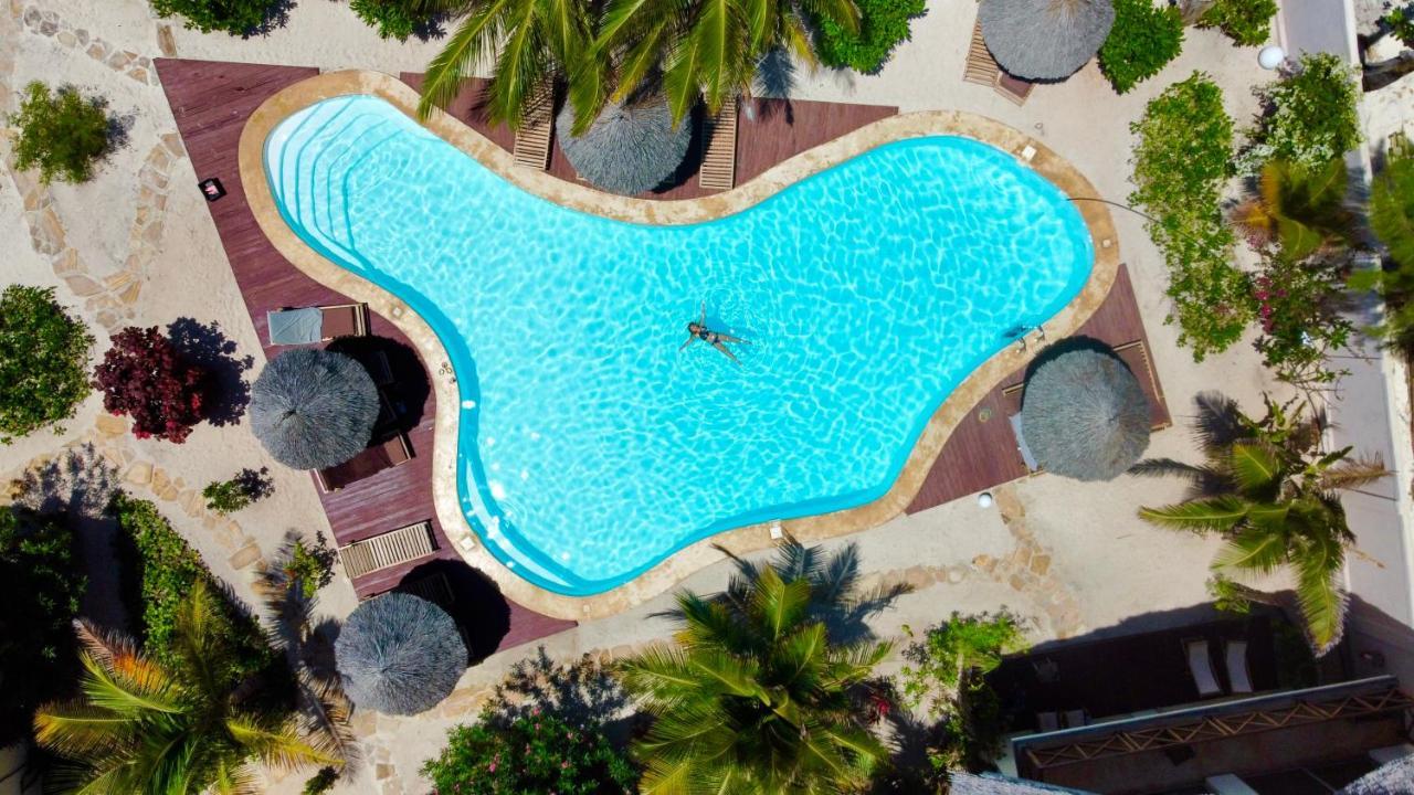 Clove Island & 4*