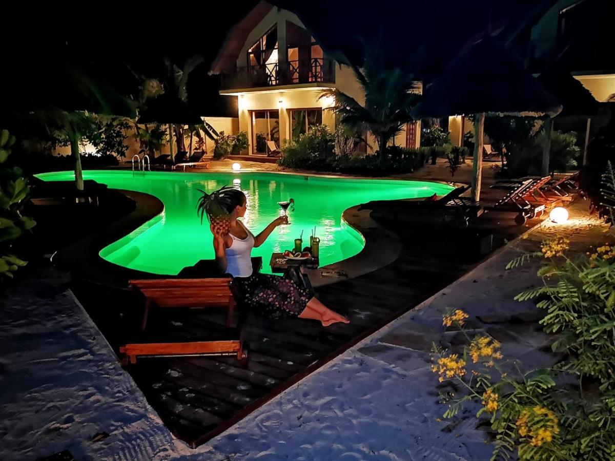 Hotel Clove Island & 4*