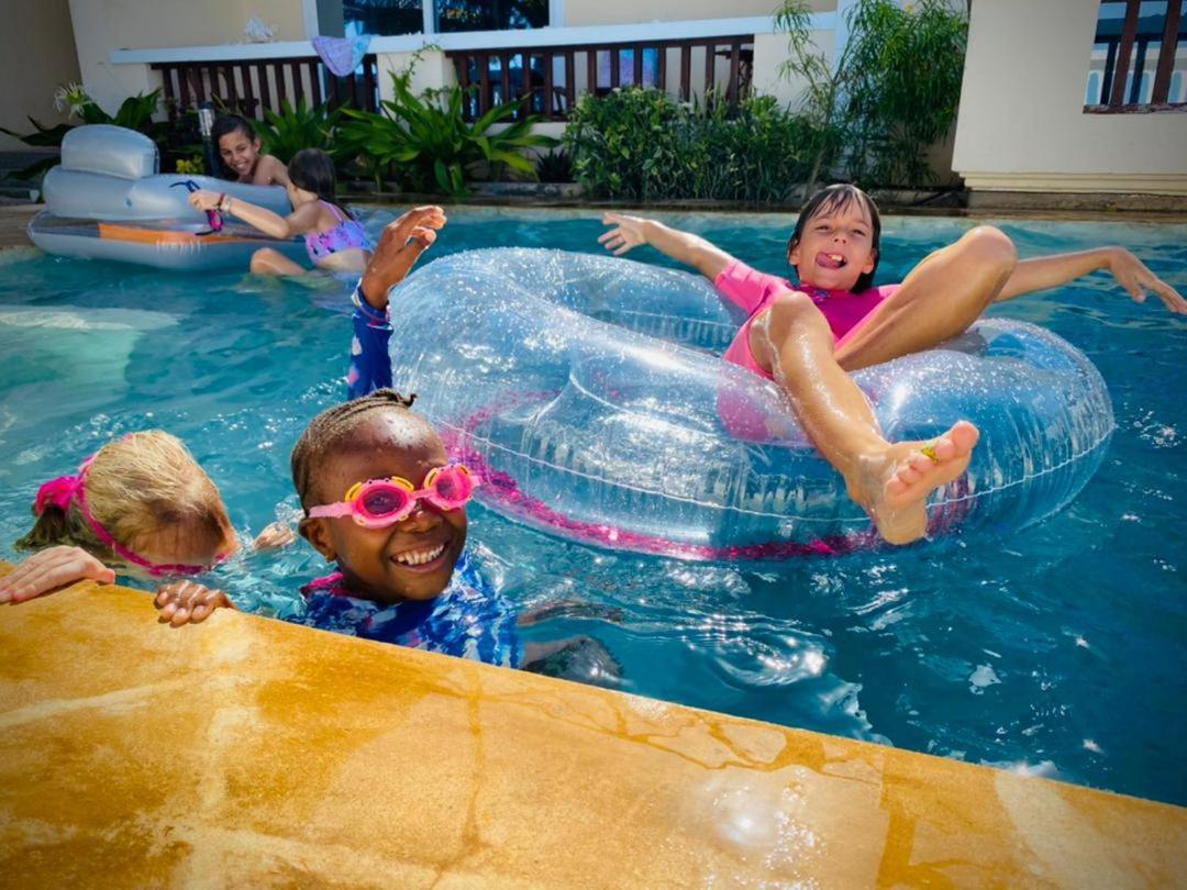 Mambo Paradise Hotel