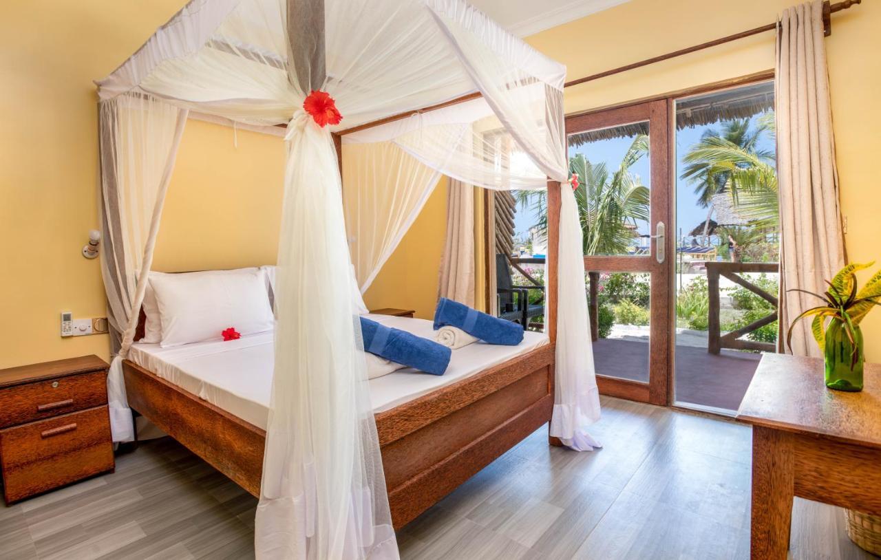 Weavers Hotel Pongwe