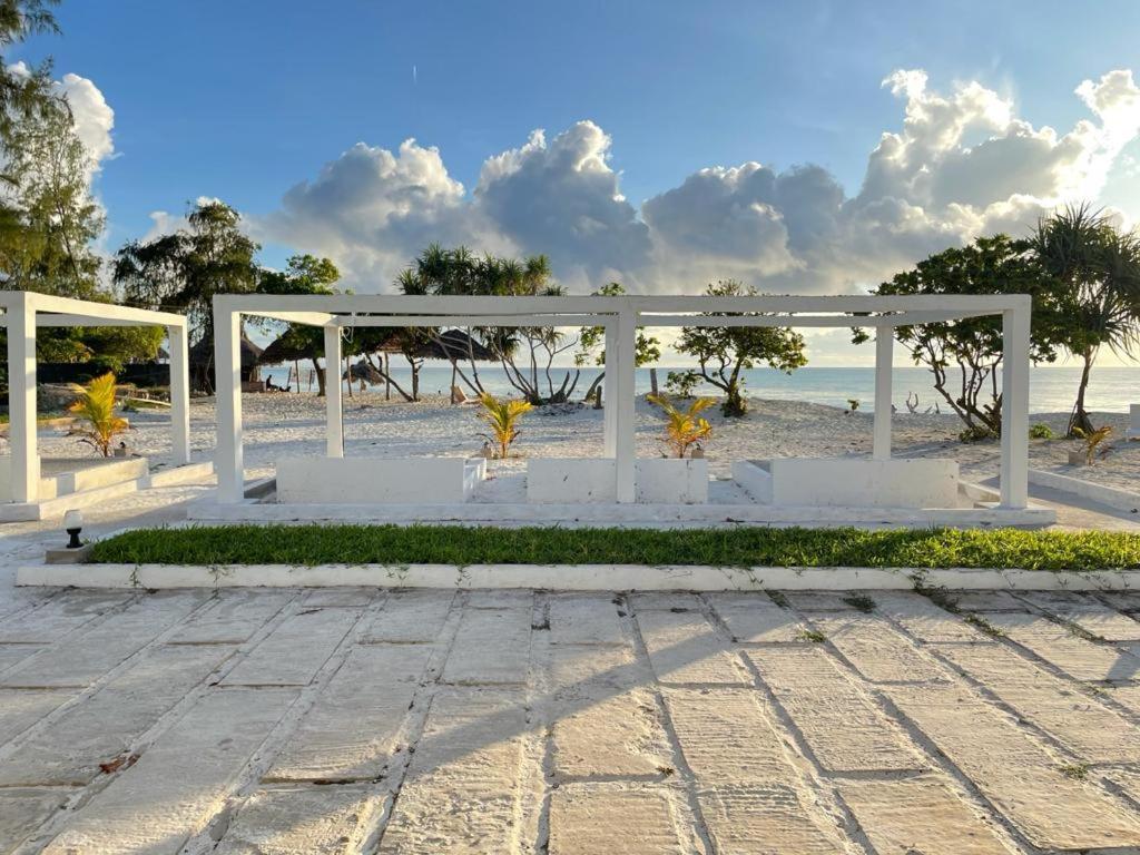 Jambo Beach Hotel *