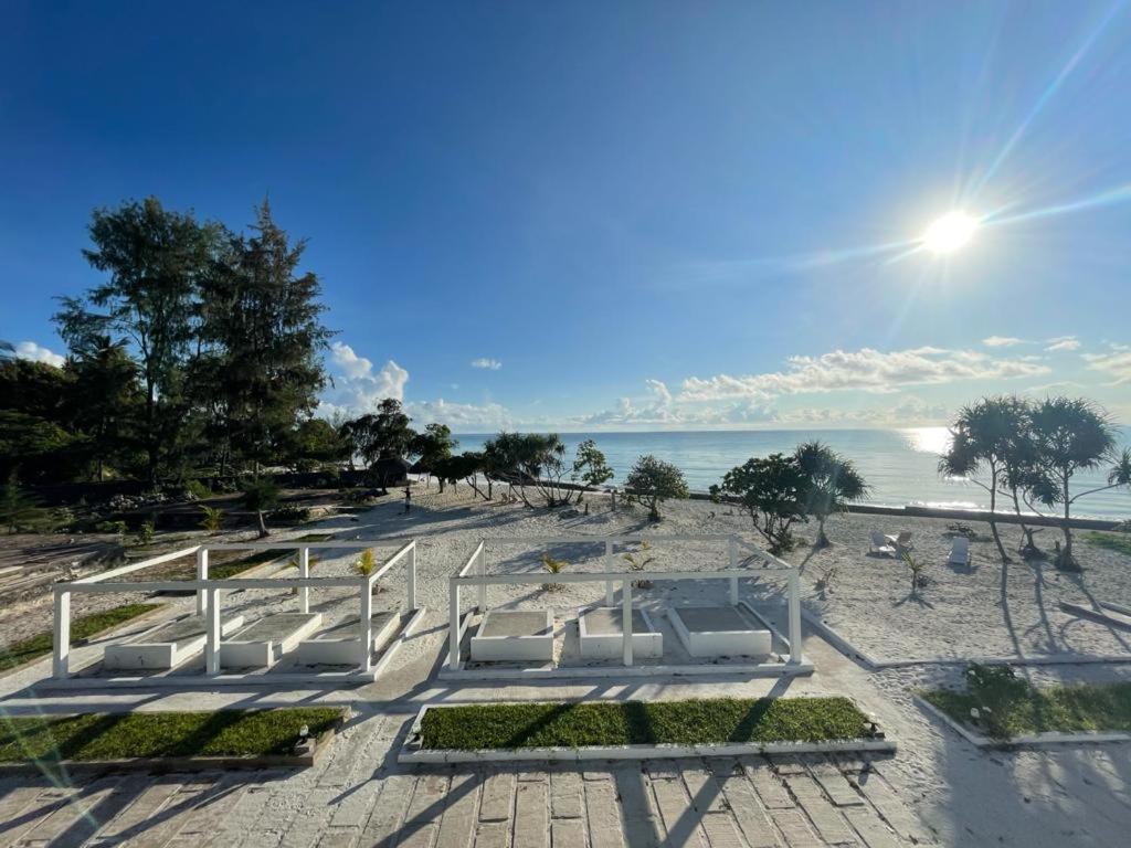 Jambo Beach Hotel *