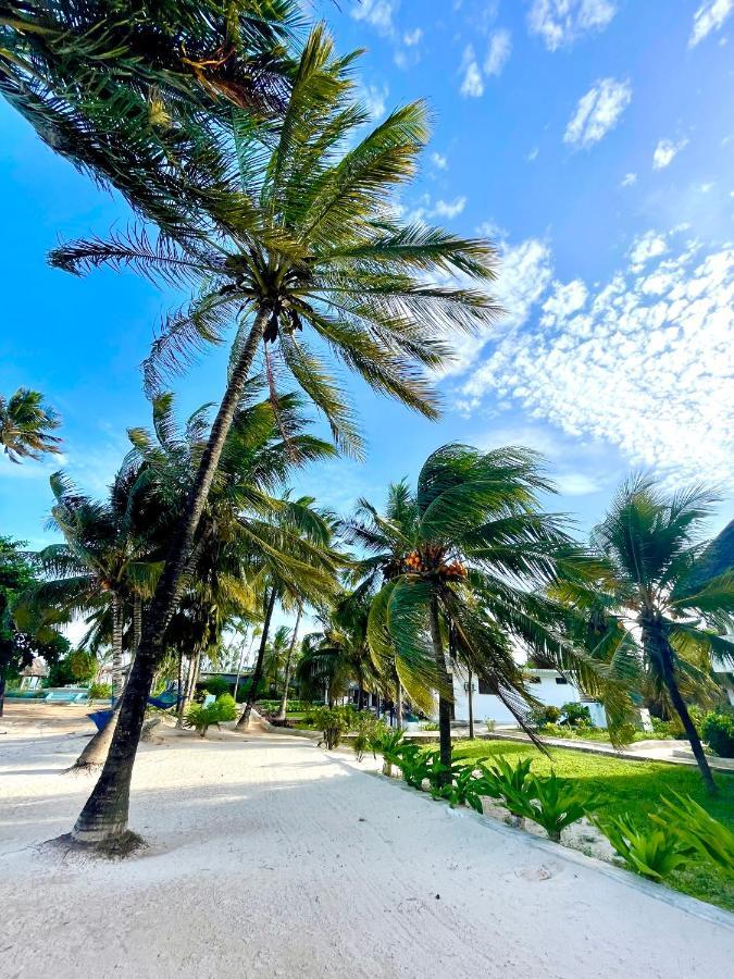Mambo Villas Hotel 4*