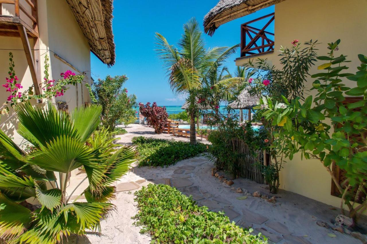 Hotel Clove Island & 4*