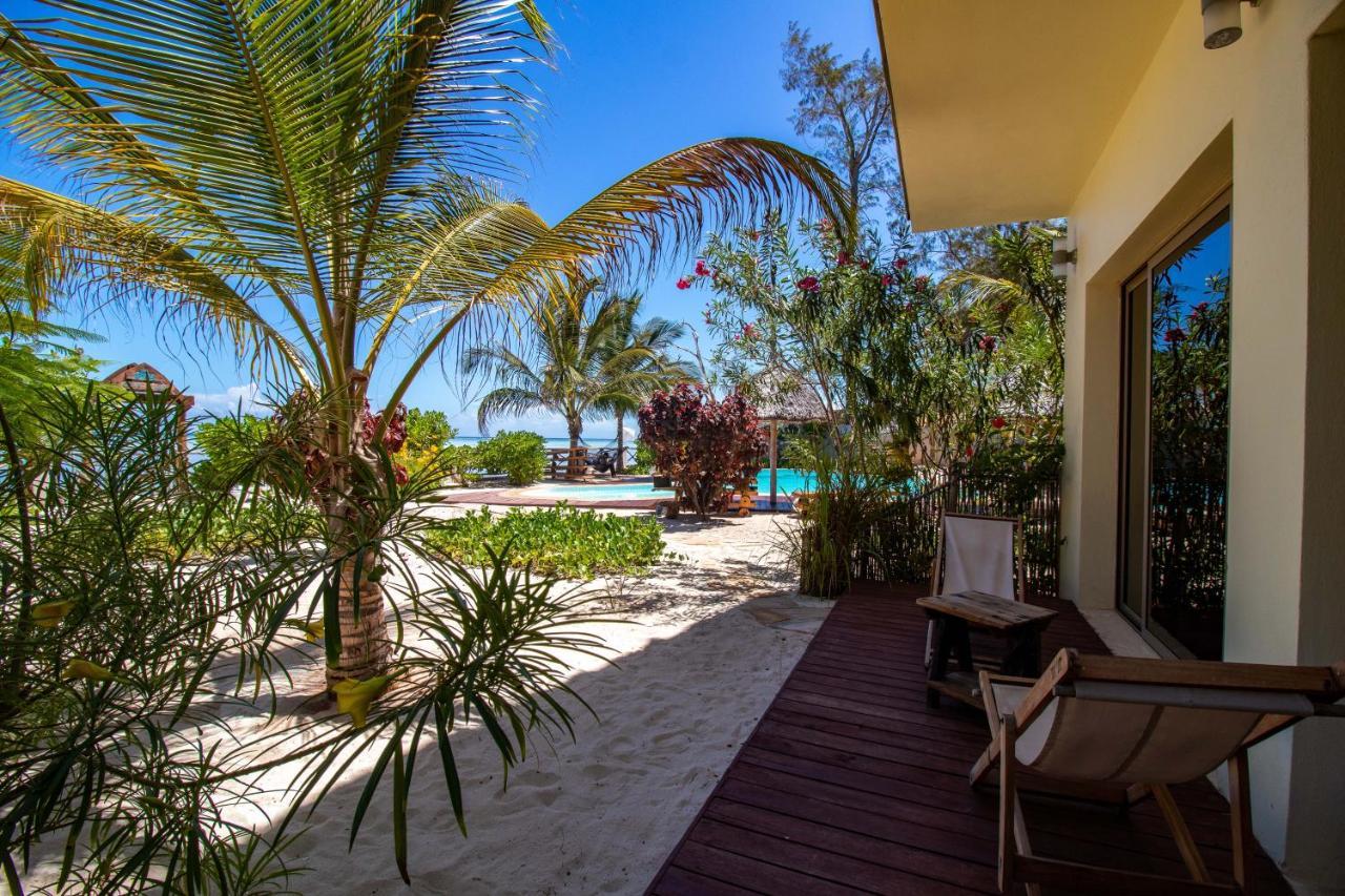 Hotel Clove Island & 4*