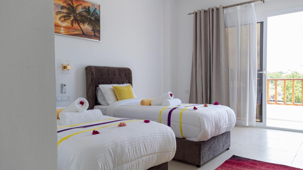 Canary & Hotel