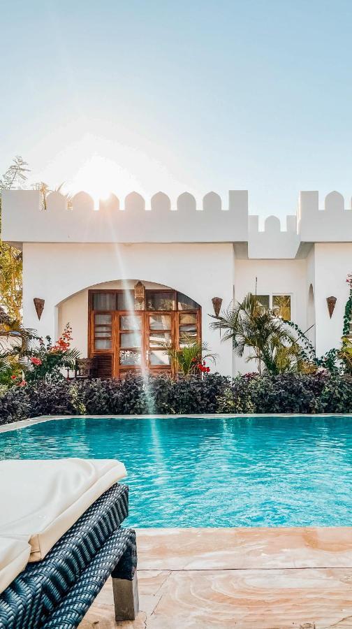The Golden Blue Luxury Hotel Bwejuu