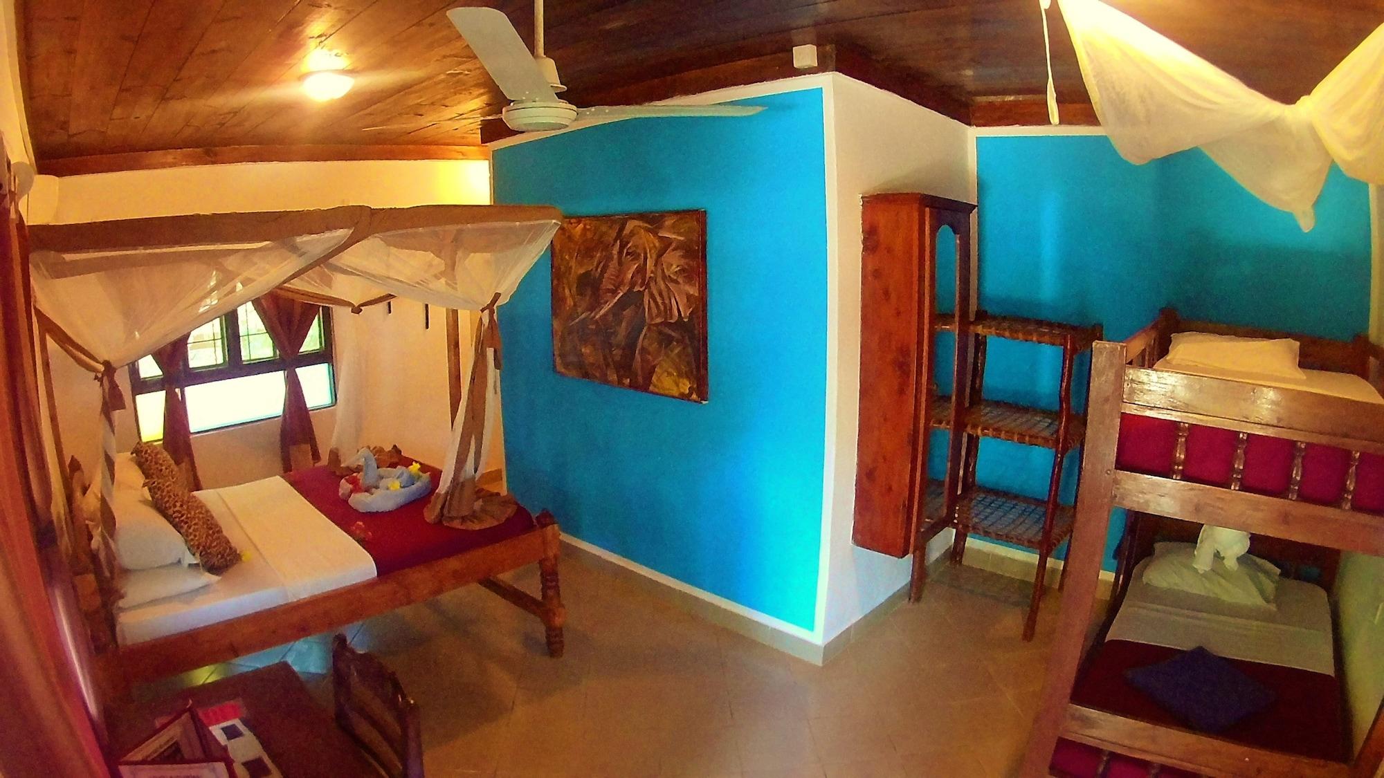 Waikiki Hotel 3*