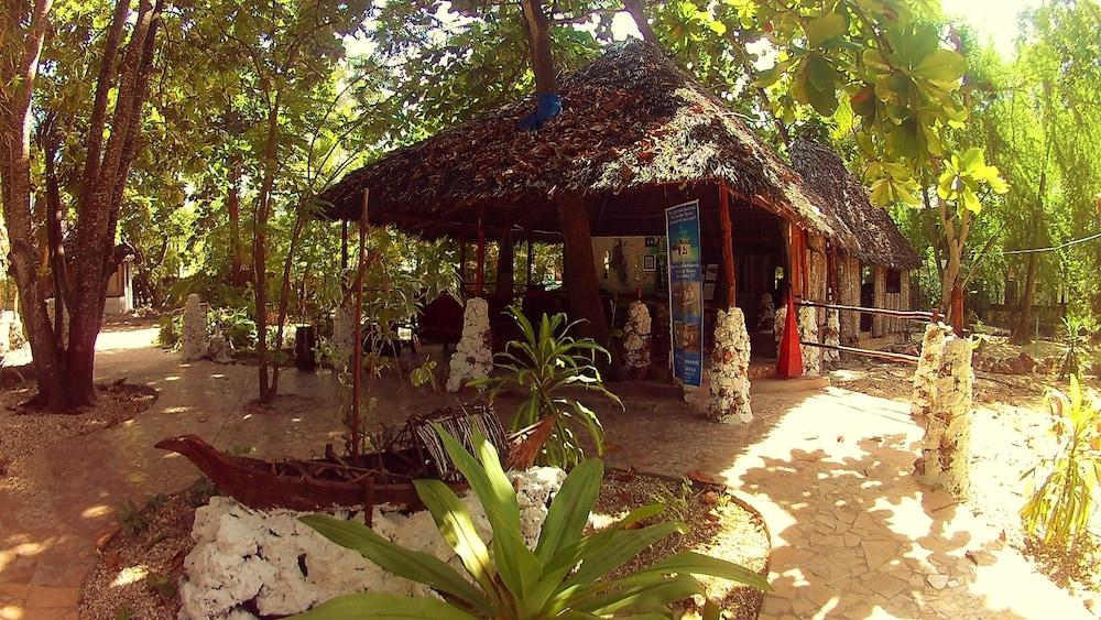 Waikiki Hotel Pwani Mchangani
