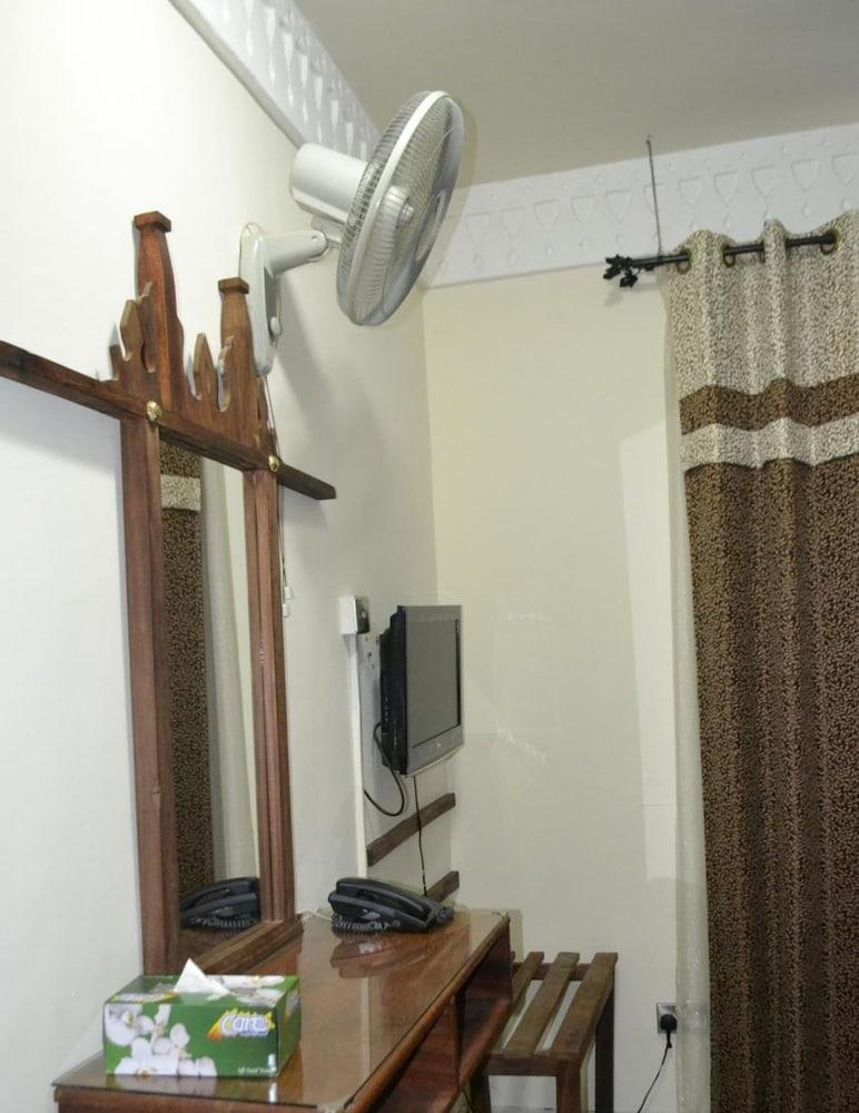 Hotel Al-minar 3*
