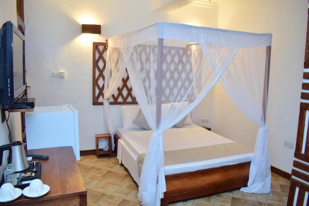 Hotel Al-minar 3*