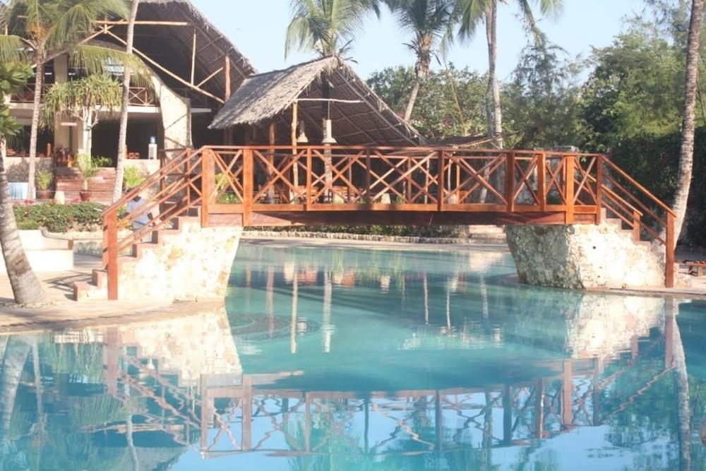 Resort Palumboreef Uroa