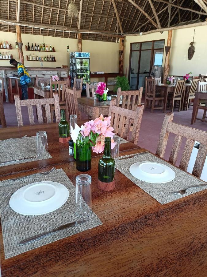 Weavers Hotel Pongwe