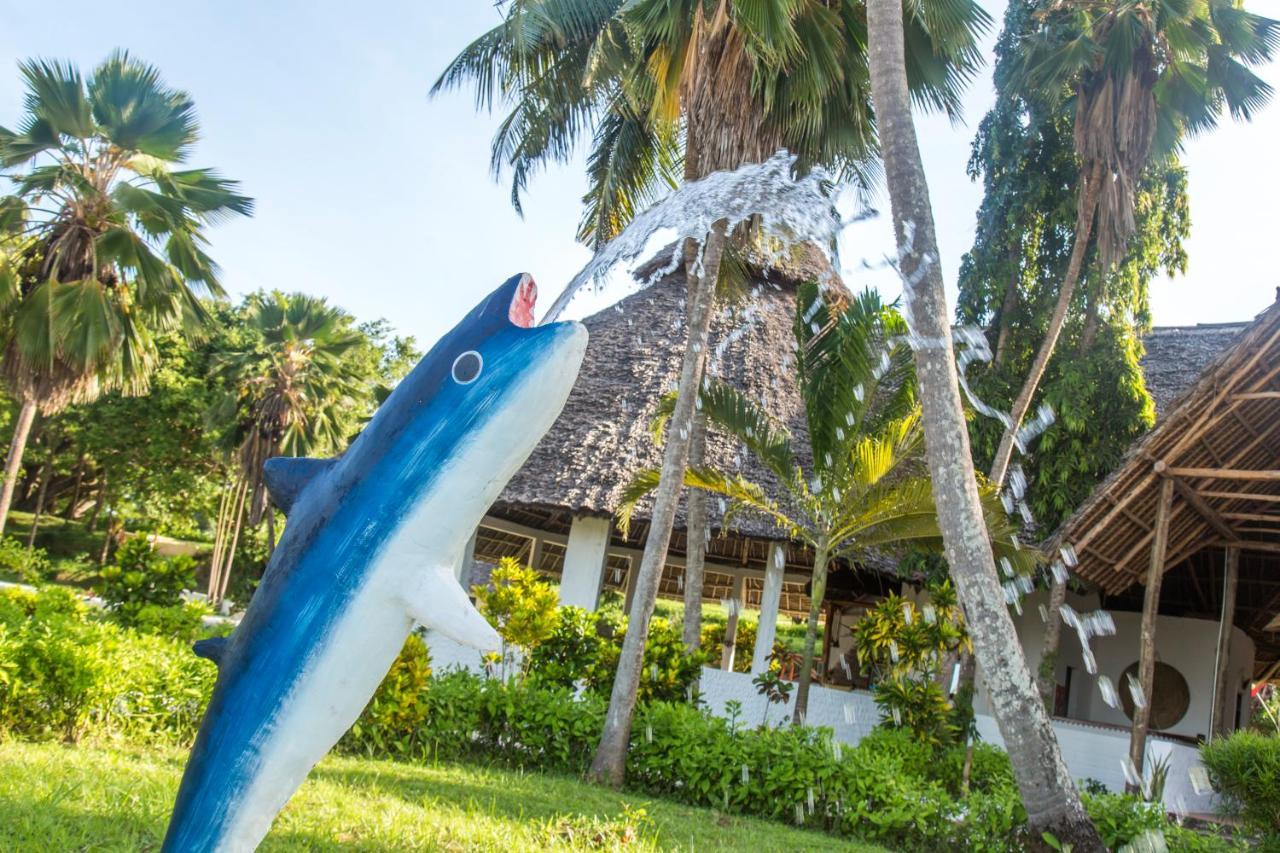 Antonio Tree House & 4* Uroa