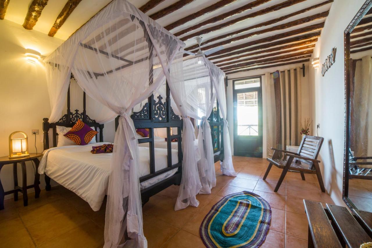 Antonio Tree House & 4*