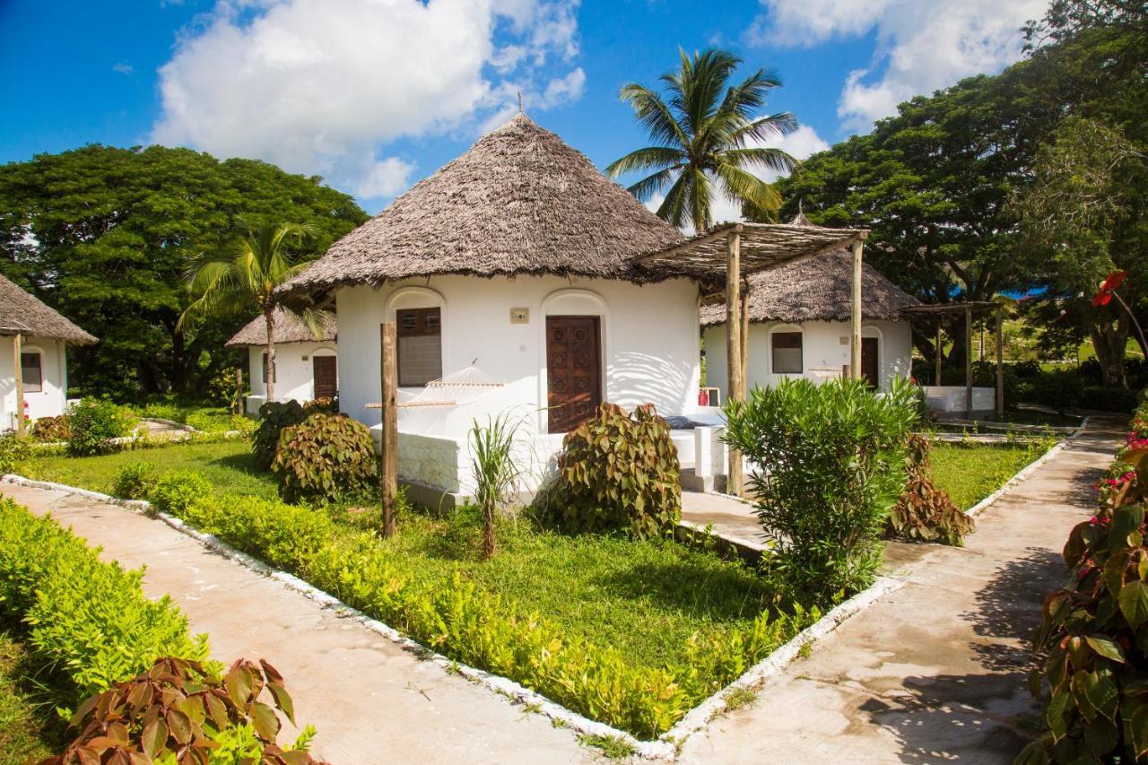 Antonio Tree House & 4* Uroa