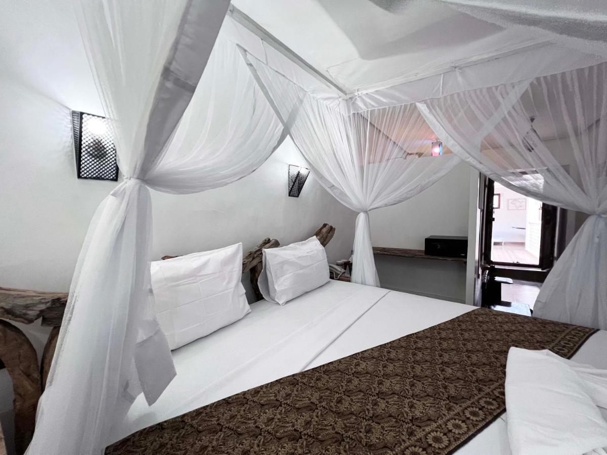Zanzi House 3*
