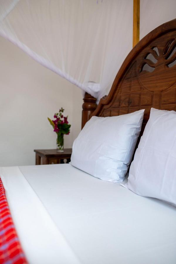 Hotel Uroa Beach Lodge 3*