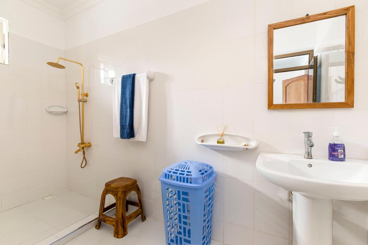 Uroa Beach Lodge Hotel