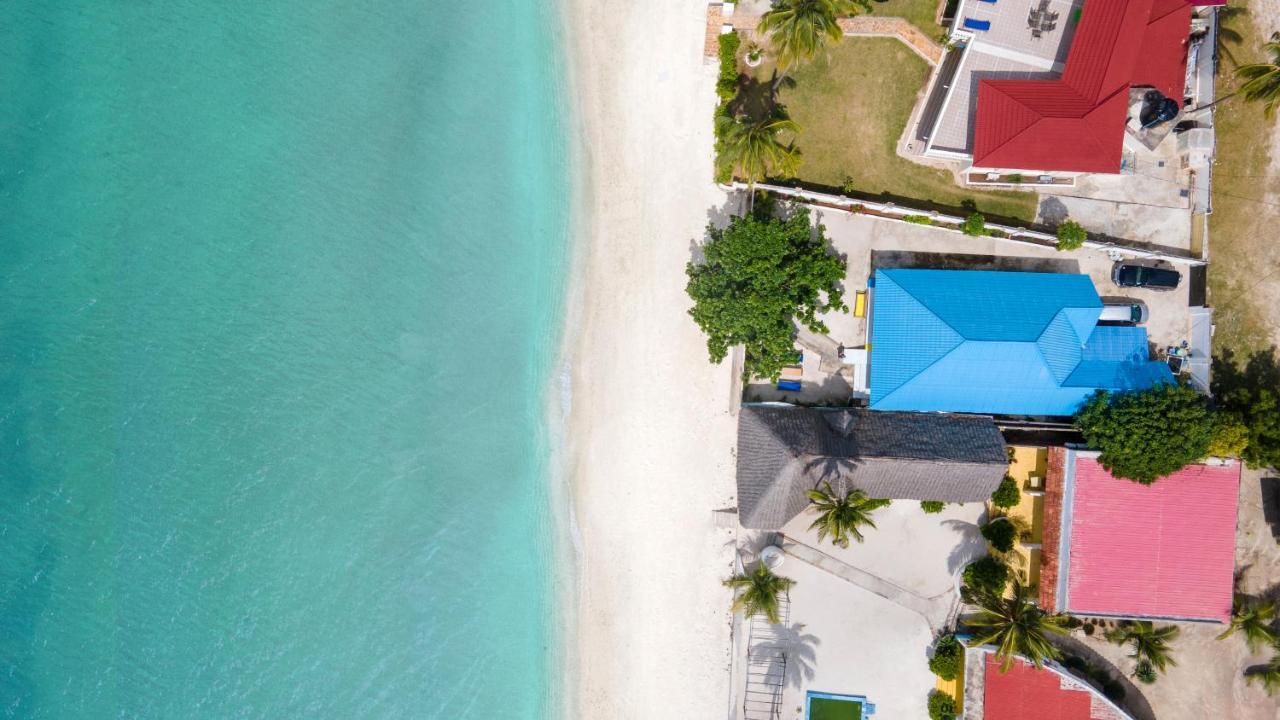 Uroa Beach Lodge Hotel 3*