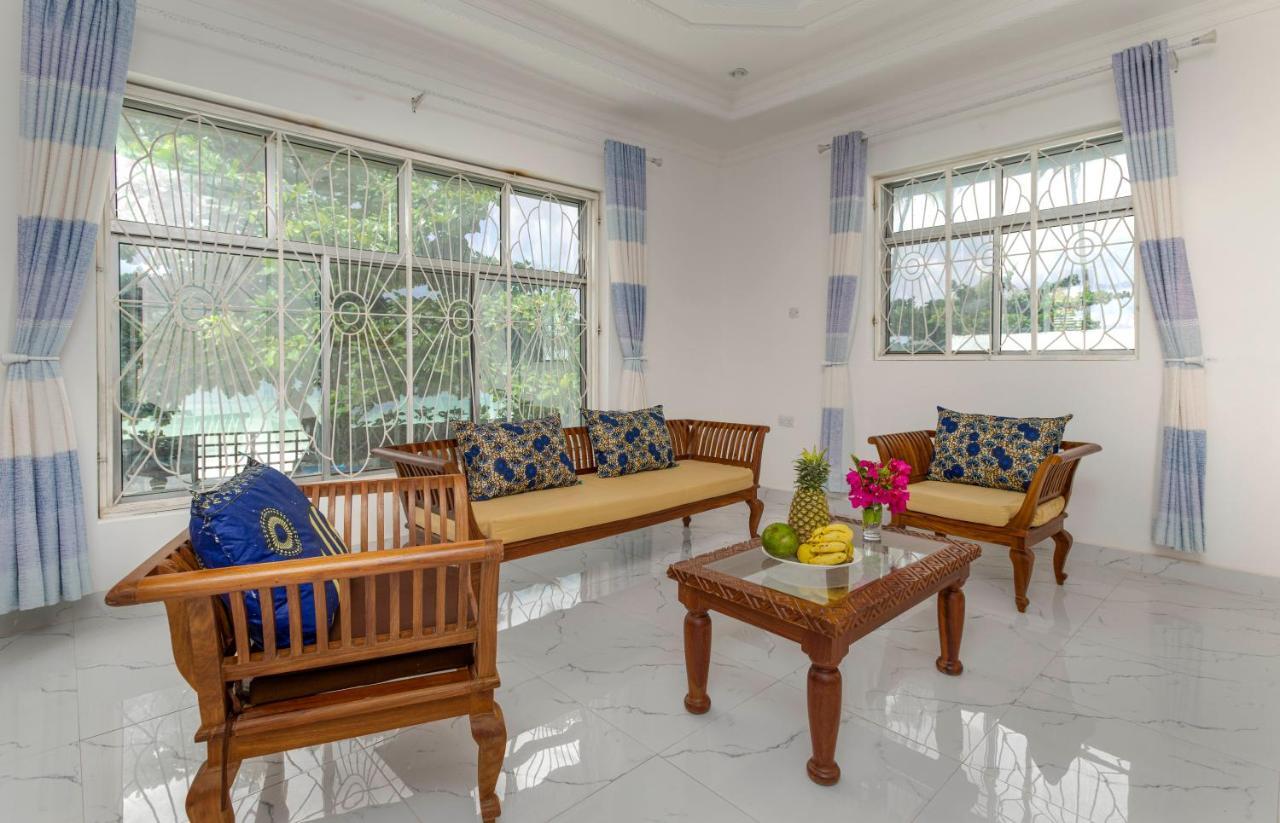 Uroa Beach Lodge Hotel 3*