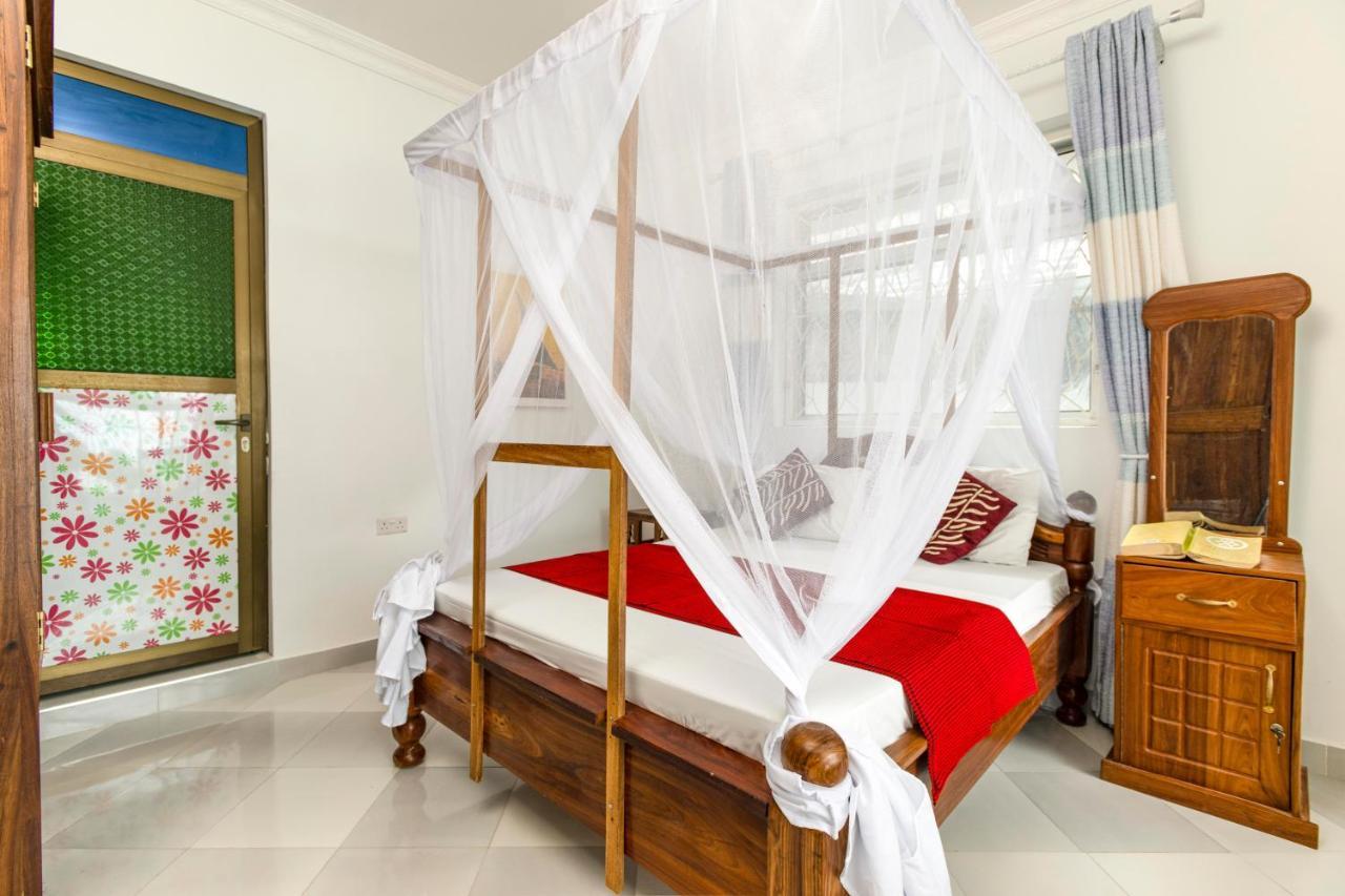 Uroa Beach Lodge Hotel