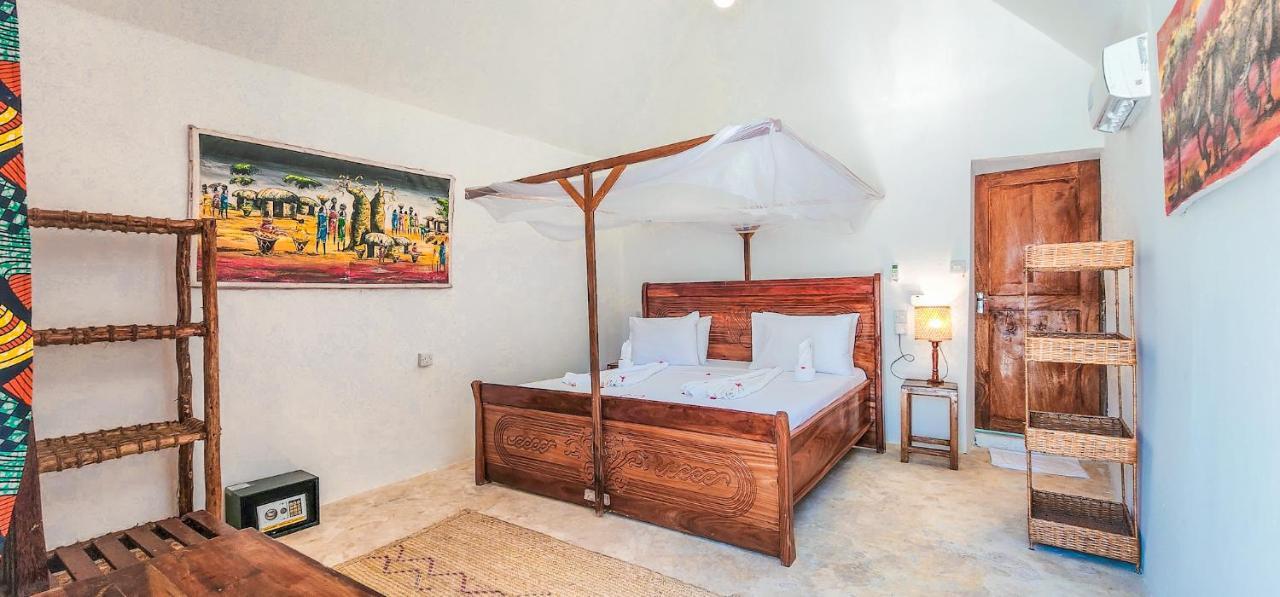 Ananda Lodge