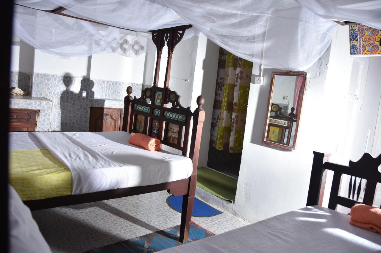 Bababora House *
