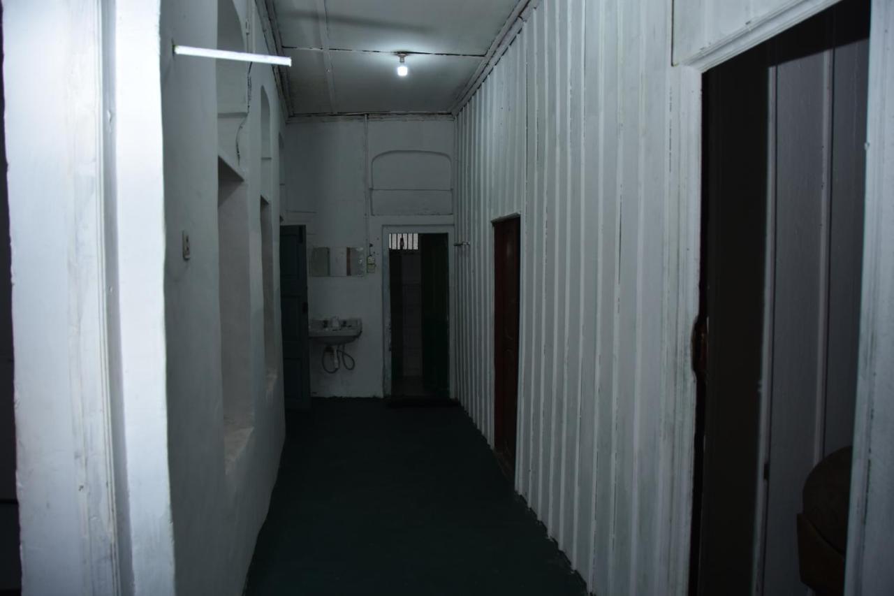 Bababora House *