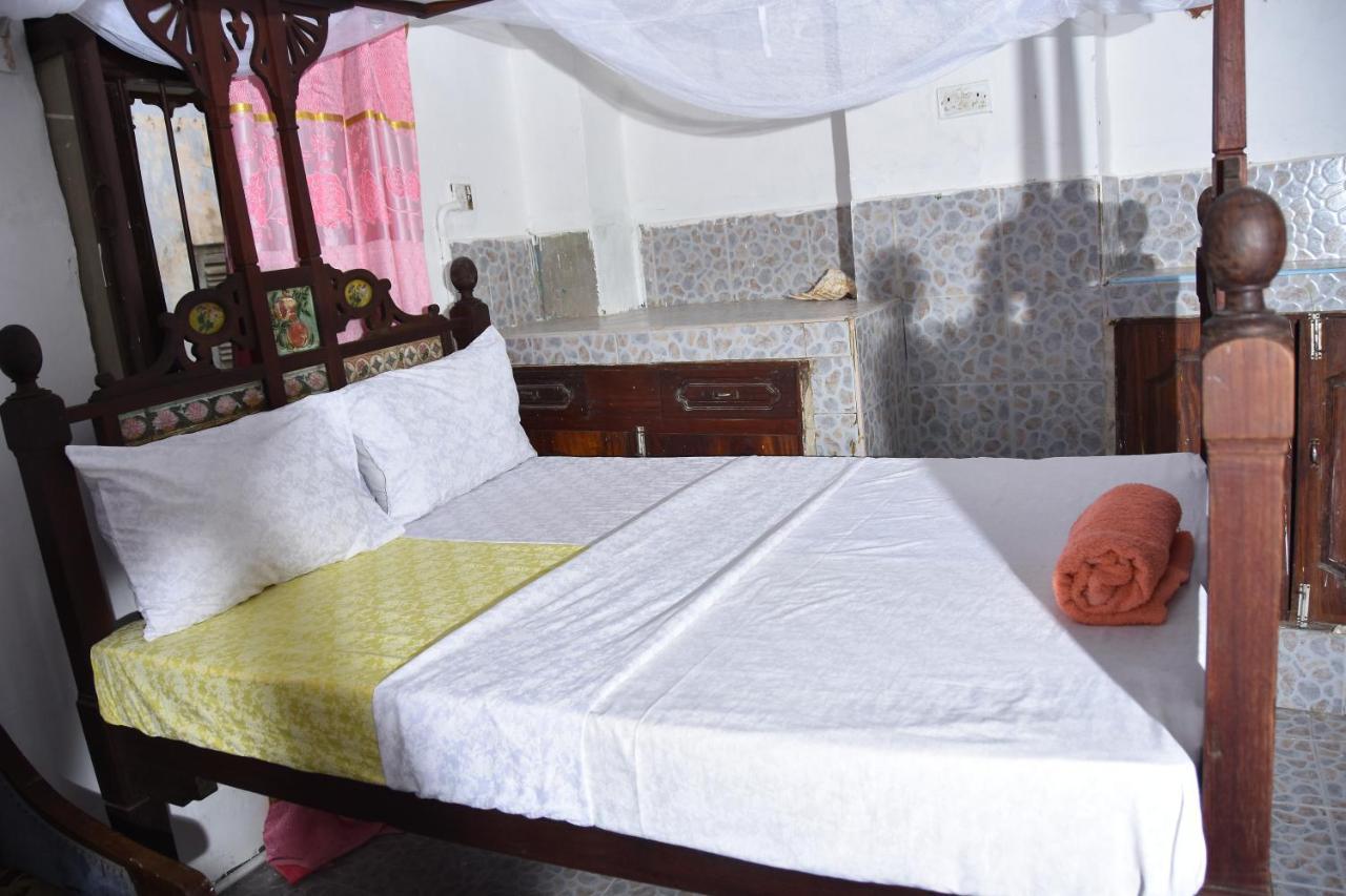 Bababora House