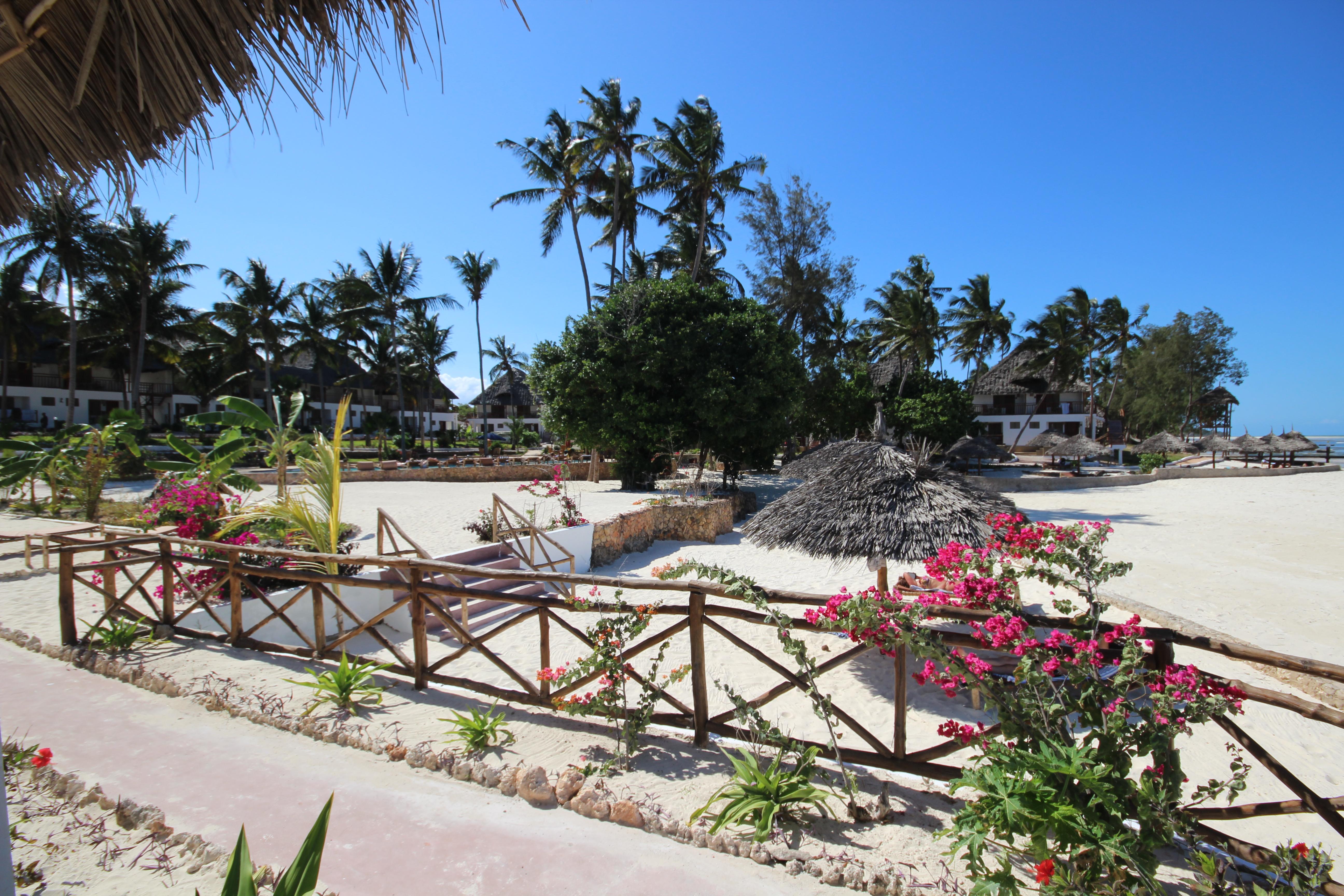 Resort Paradise &