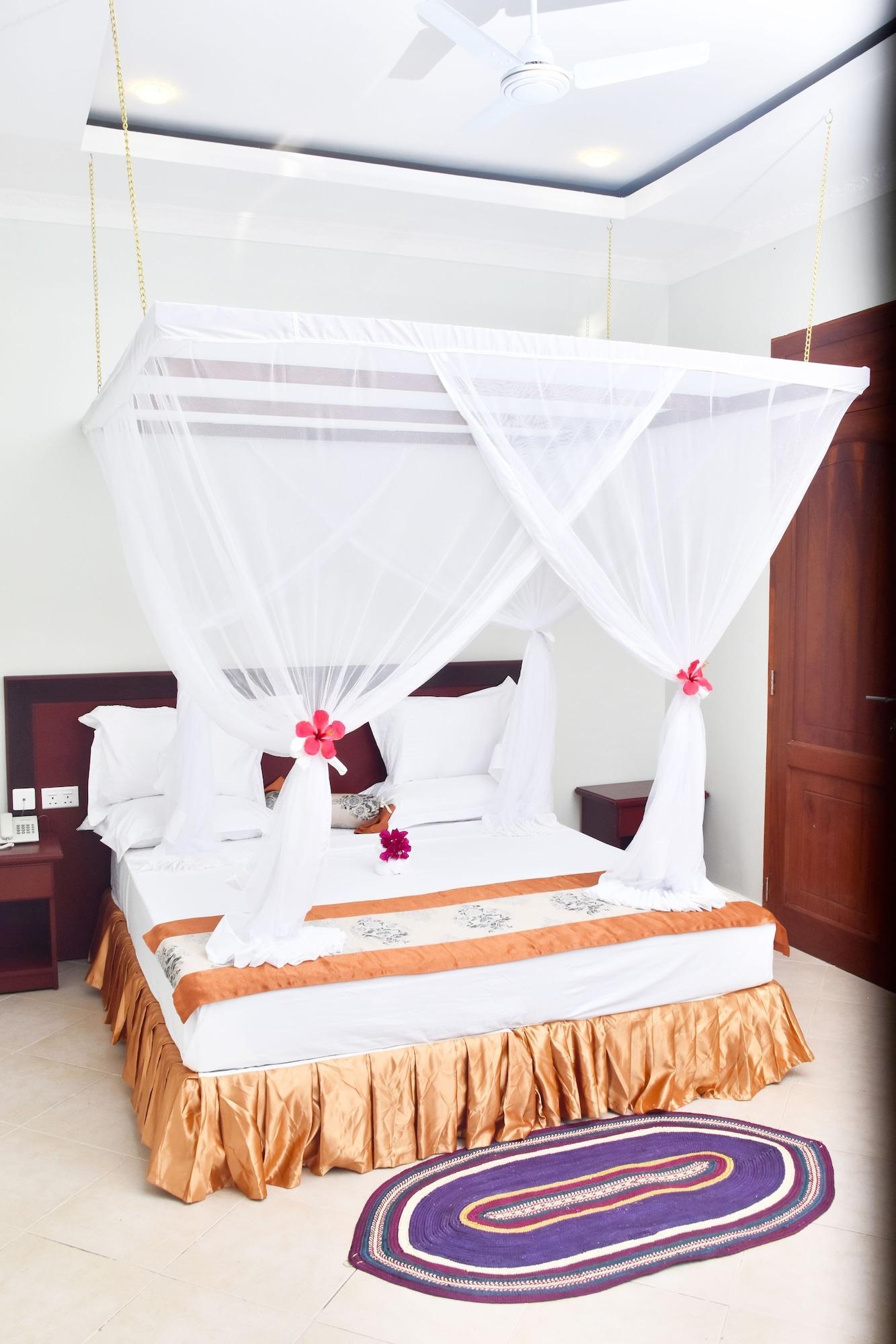 Hotel Sea Crest 3*