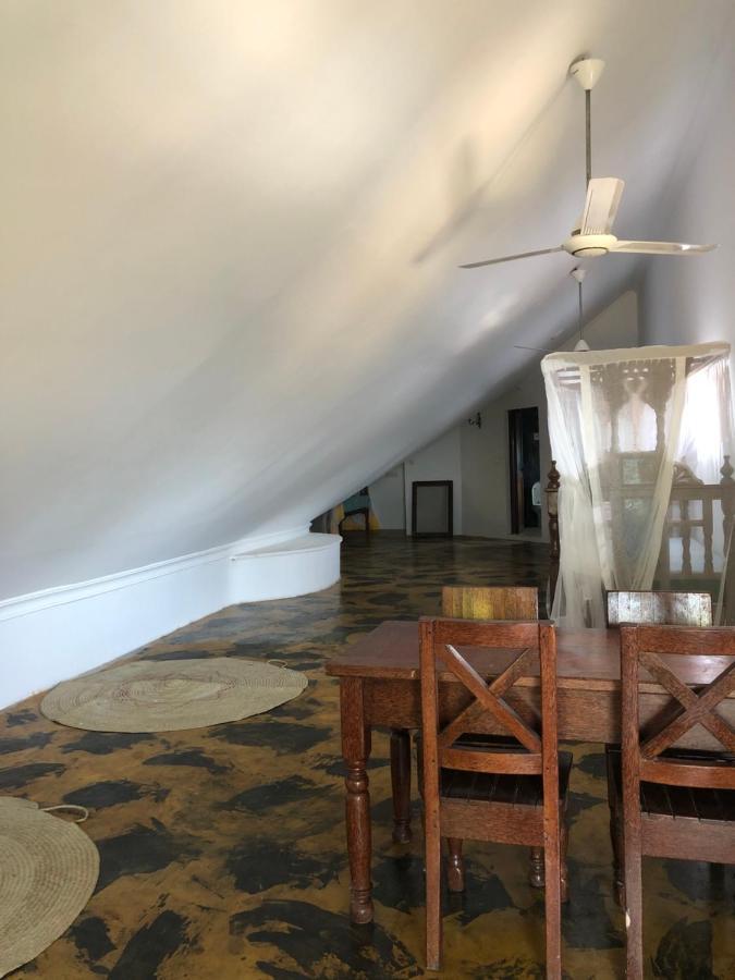 White Sands Hotel