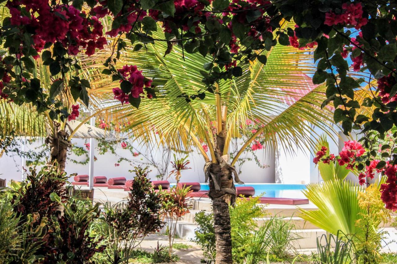 White House Resort *