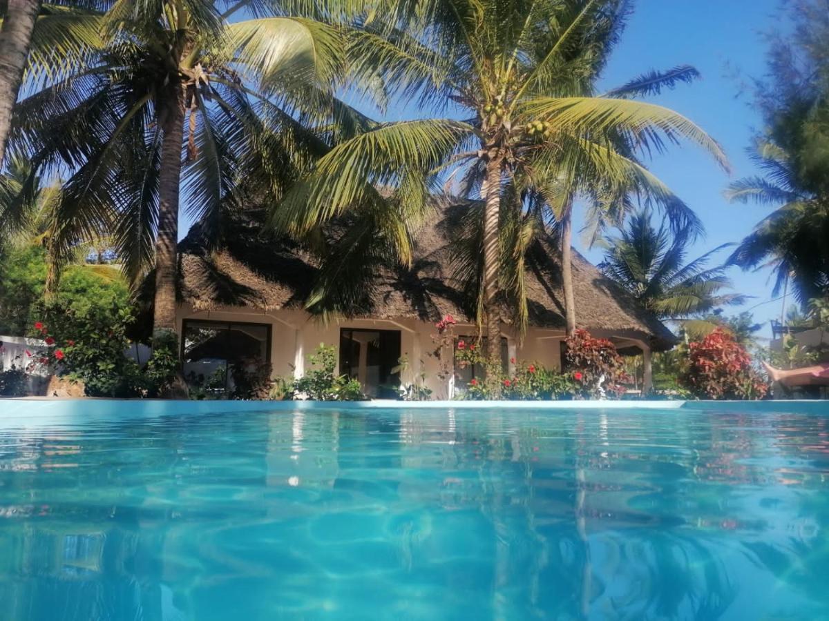 Maua Beach Hotel *