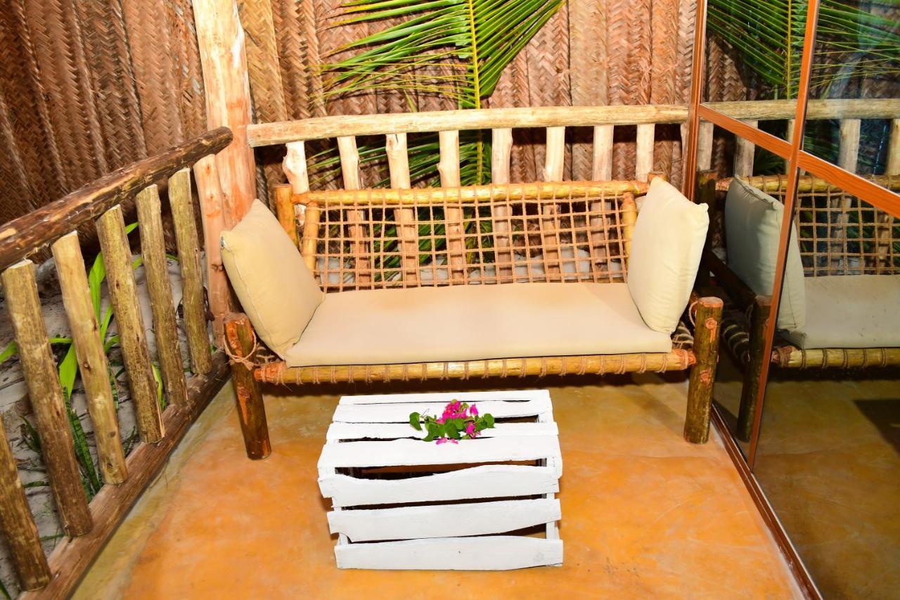 Mwananchi Hotel *