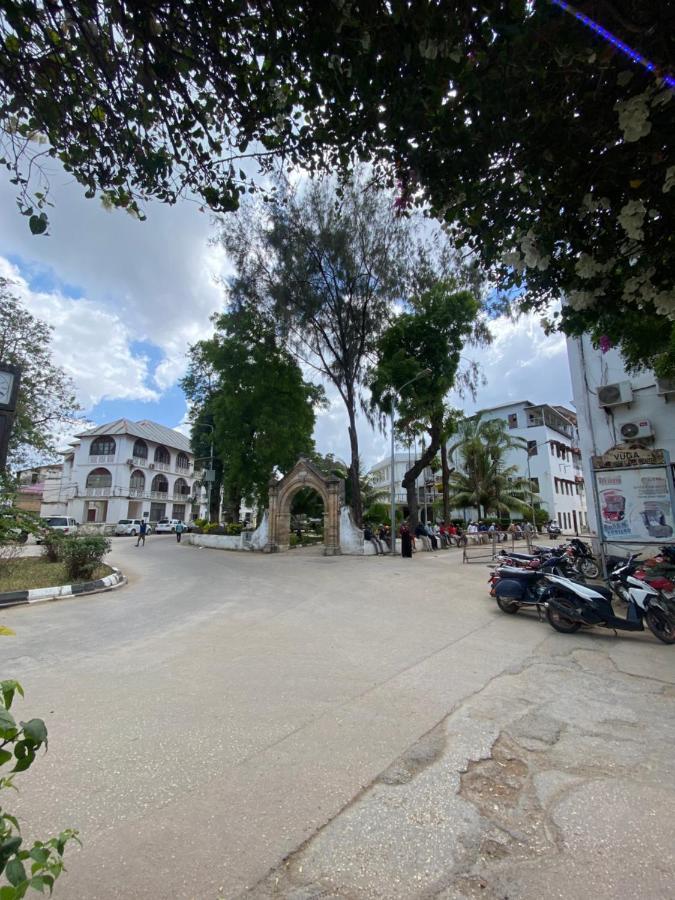 Victoria * Zanzibar