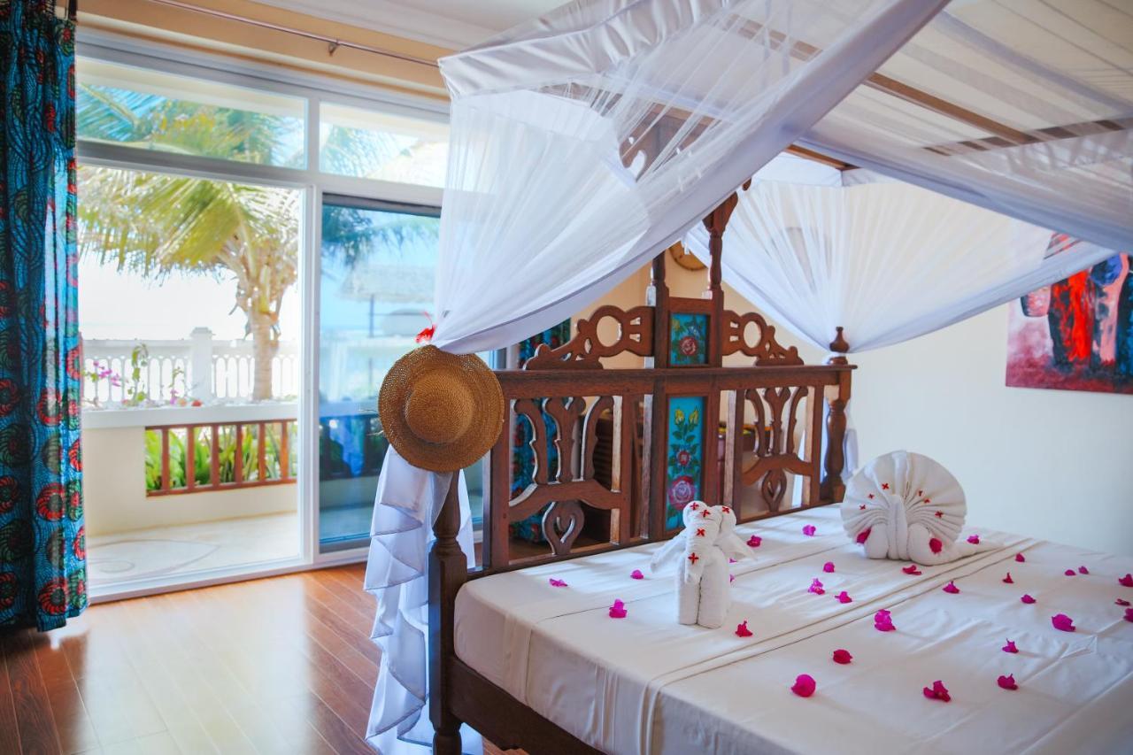 Mambo Paradise Hotel 4*