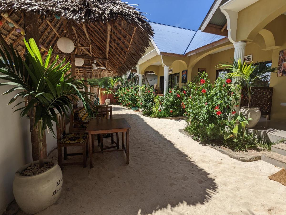 Mkadi Beach House *