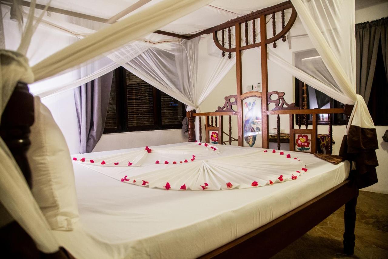 Moonshine Boutique Hotel Uroa