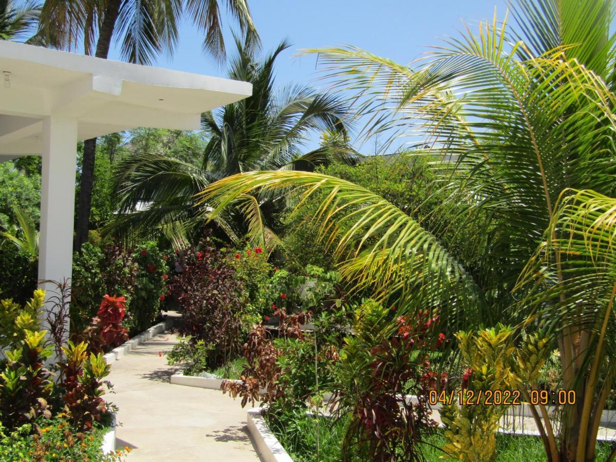 Kivulini And Restaurant Bed & Breakfast
